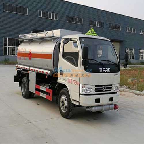 遼寧萬(wàn)合力興汽車 供應(yīng)鐵嶺地區(qū)優(yōu)質(zhì)油罐車及加油車